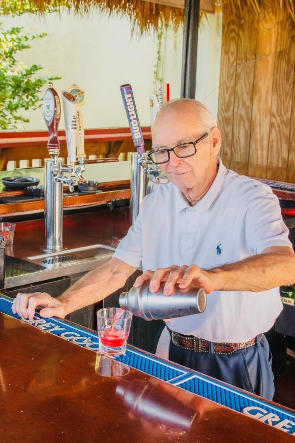 Royal Inn Hotel ロイヤル・パームビーチ エクステリア 写真